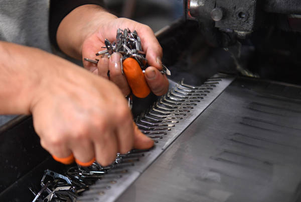 如何申请皇冠信用网_“就算美国从第三国进口机械部件如何申请皇冠信用网，兜兜转转，绕不开中国”