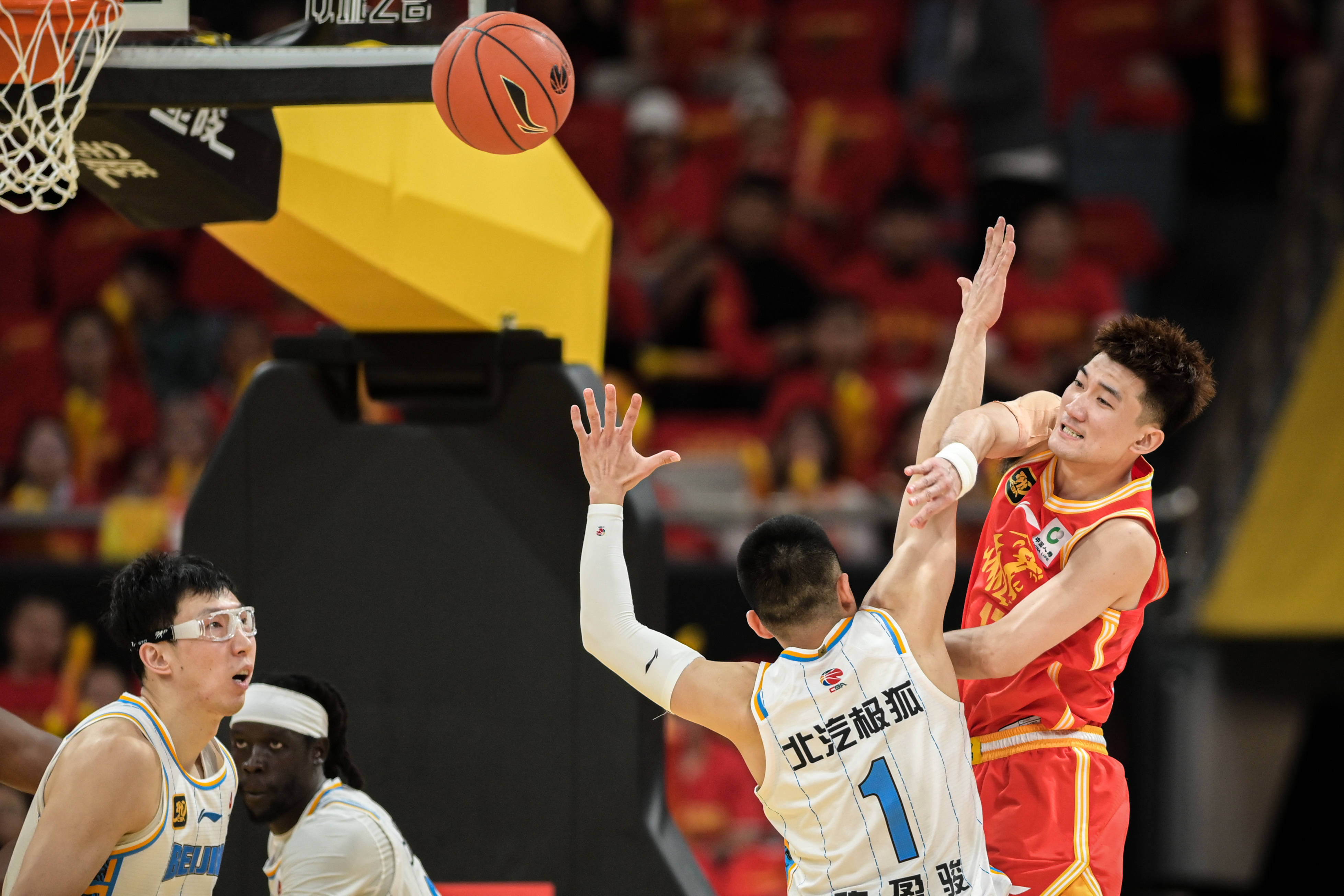 皇冠信用会员账号注册_总决赛-孙铭徽28分周琦13+10 广厦胜北京总分1-1