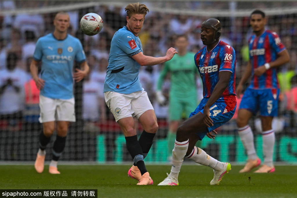 世界杯皇冠平台_瓜帅掀桌!“再塞人我就走!”曼城阵容危机世界杯皇冠平台,丁丁今夏必走?英超要变天!