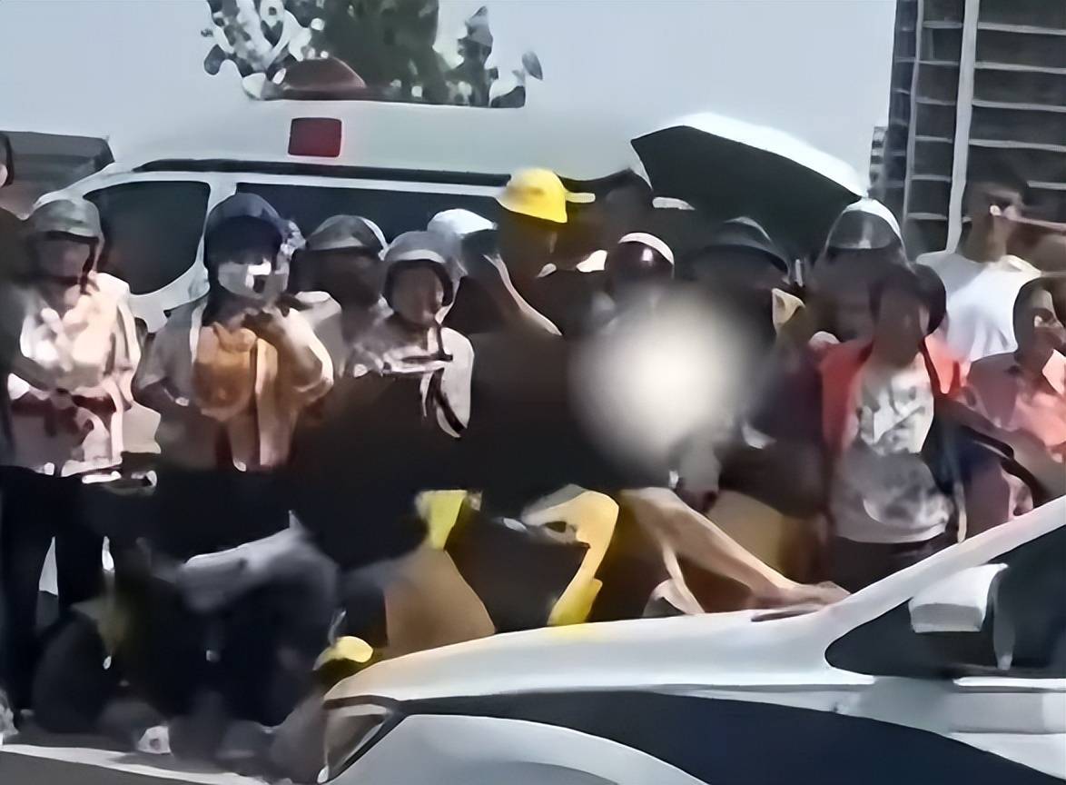 皇冠信用网如何注册_山东菏泽一网红违停后跳上警车引擎盖皇冠信用网如何注册,警方通报:行拘