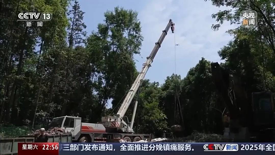 皇冠信用网如何申请_张家界一天然溶洞垃圾堆积皇冠信用网如何申请,当地一村支书威胁谁来天坑拍照就打,官方通报:已停职检查