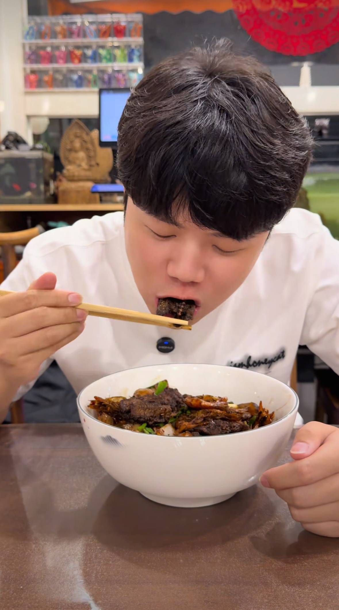 小保加足球_杭州一面馆558元一碗面引争议小保加足球,店主:探店视频有剧本,明码标价每天卖很多份