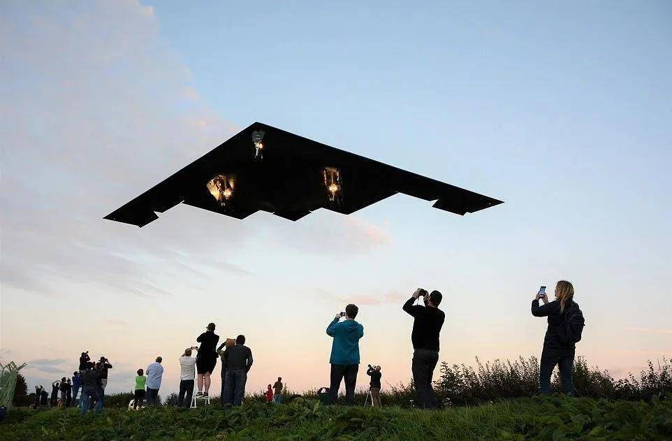 Lyon (Banega) Esports_B-2横穿中国轰炸伊朗Lyon (Banega) Esports,中国雷达没有发现?这是正常人想出来的?