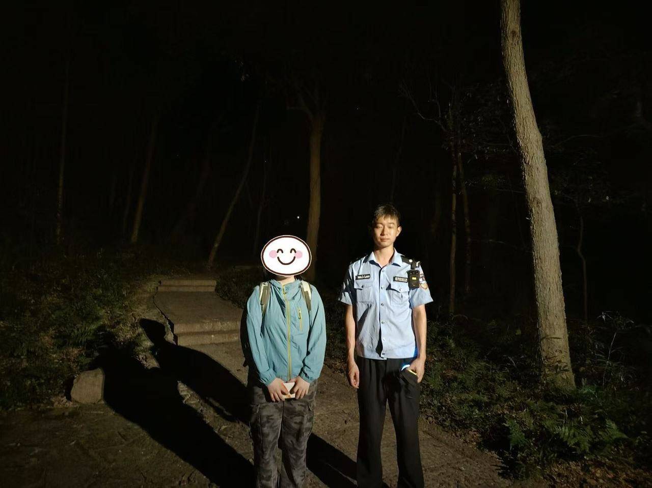 皇冠信用登2代理网址_“周围全是蛇吃青蛙的声音皇冠信用登2代理网址，我怕” 高温天民警成功寻回走失女子