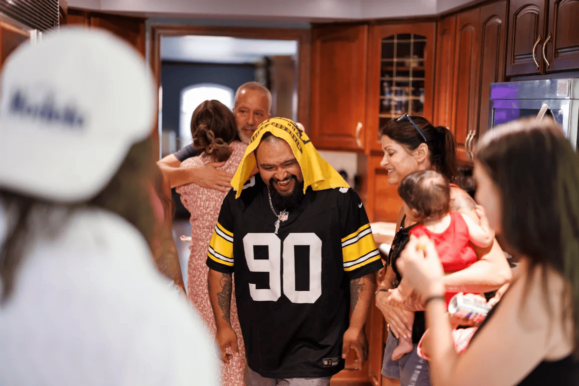 五大联赛所属的国家
_一家人自愿被驱逐出美国:“留在这里是一场赌博”