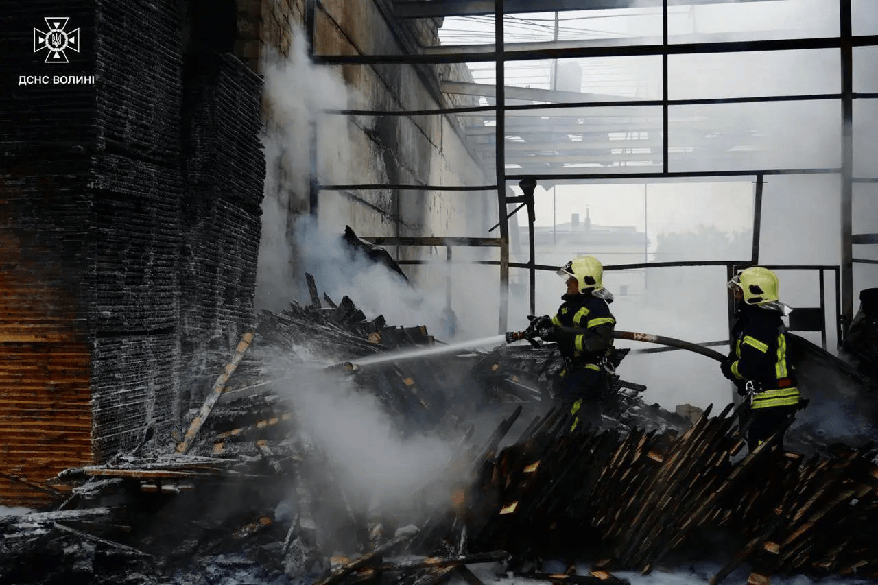 皇冠信用代理_开炸!俄高超弹出击皇冠信用代理,6万架无人机库存充足,乌克兰度过艰难一夜