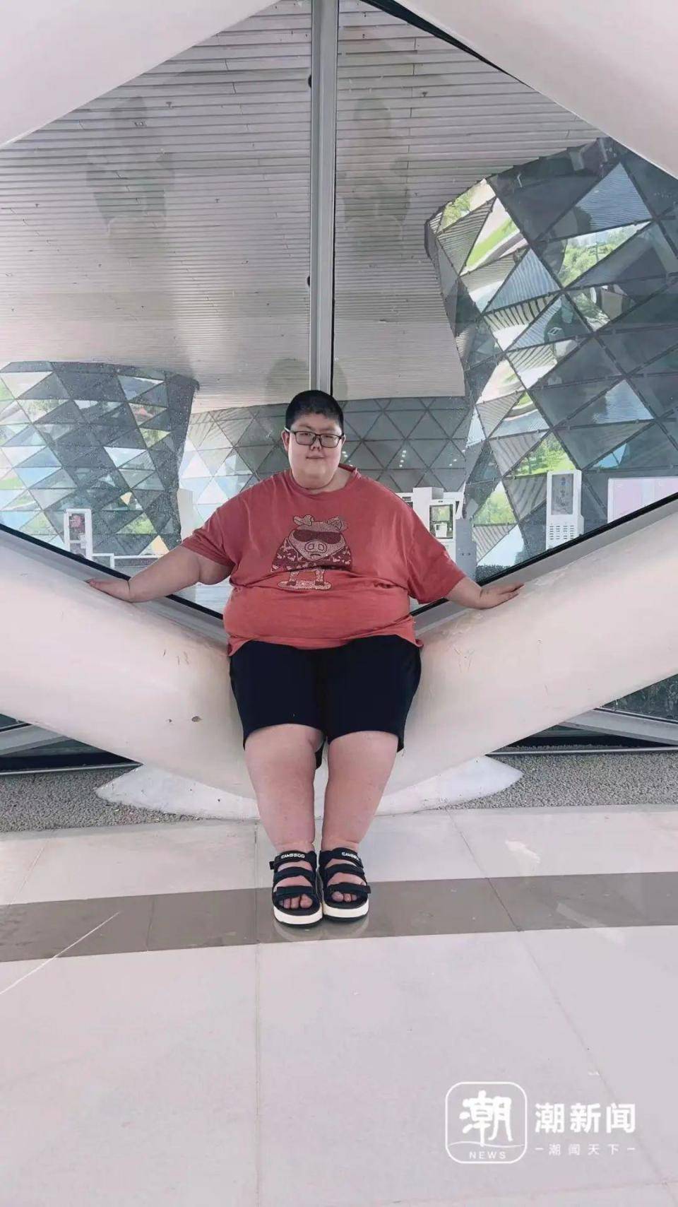 皇冠信用盘登3出租_杭州330斤男孩患罕见病:永远吃不饱皇冠信用盘登3出租!妈妈抹泪不放弃:我要陪他长大