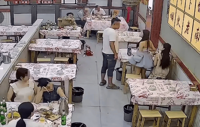 皇冠信用盘怎么申请_警方通报“女子吃夜宵被陌生男子摸头辱骂”:闵某某(男皇冠信用盘怎么申请,34岁)被拘