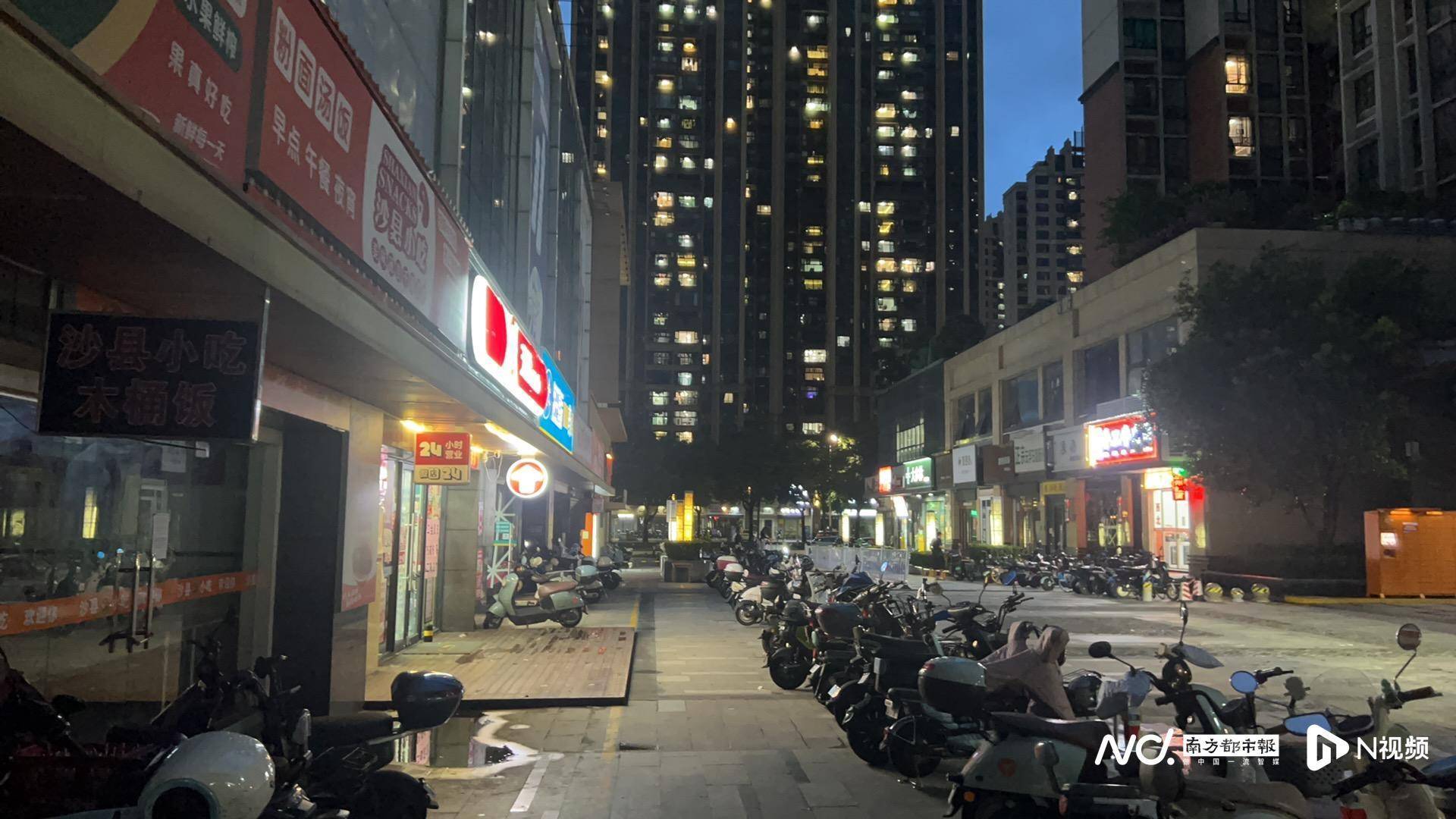 如何申请到皇冠信用_佛山官宣解除“五停”后两小时内如何申请到皇冠信用,我们在街头看见