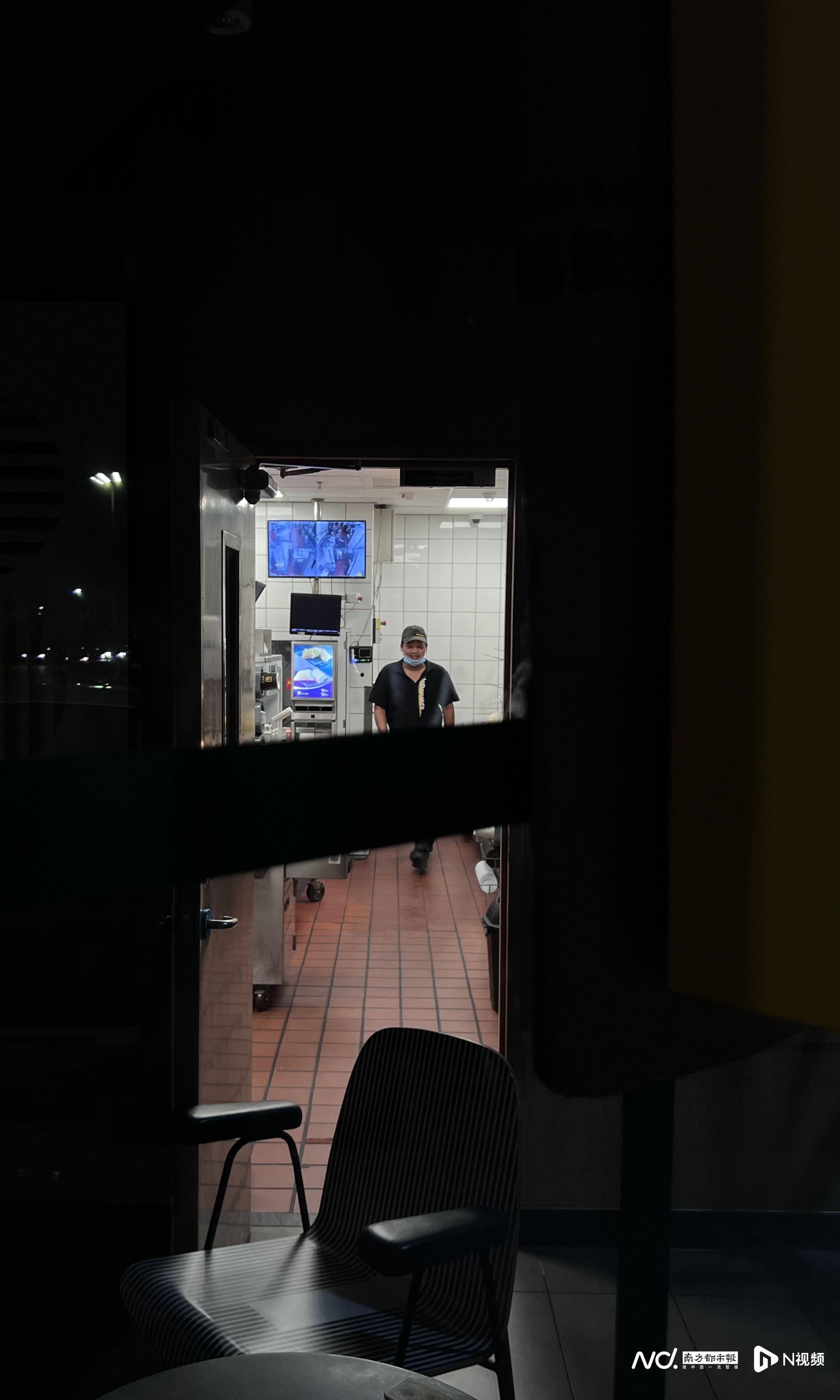 如何申请到皇冠信用_佛山官宣解除“五停”后两小时内如何申请到皇冠信用,我们在街头看见