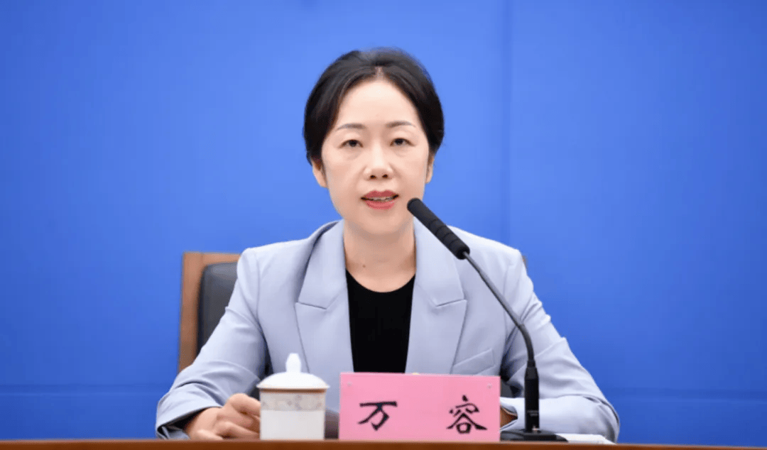 皇冠信用網占成代理_经重庆市委研究:荣昌区区长万容皇冠信用網占成代理,拟任区委书记