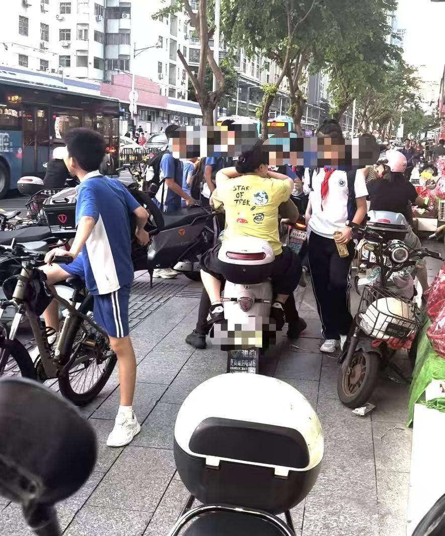 皇冠信用网押金多少_深圳一医院门口被指“举步维艰”皇冠信用网押金多少!整治后记者实探:仍很堵