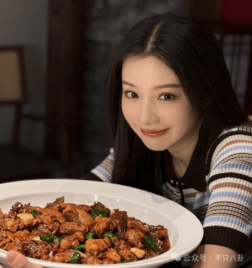 NBA篮球返水
_他俩没分手但被拍到吵架了NBA篮球返水
,吵得很凶......