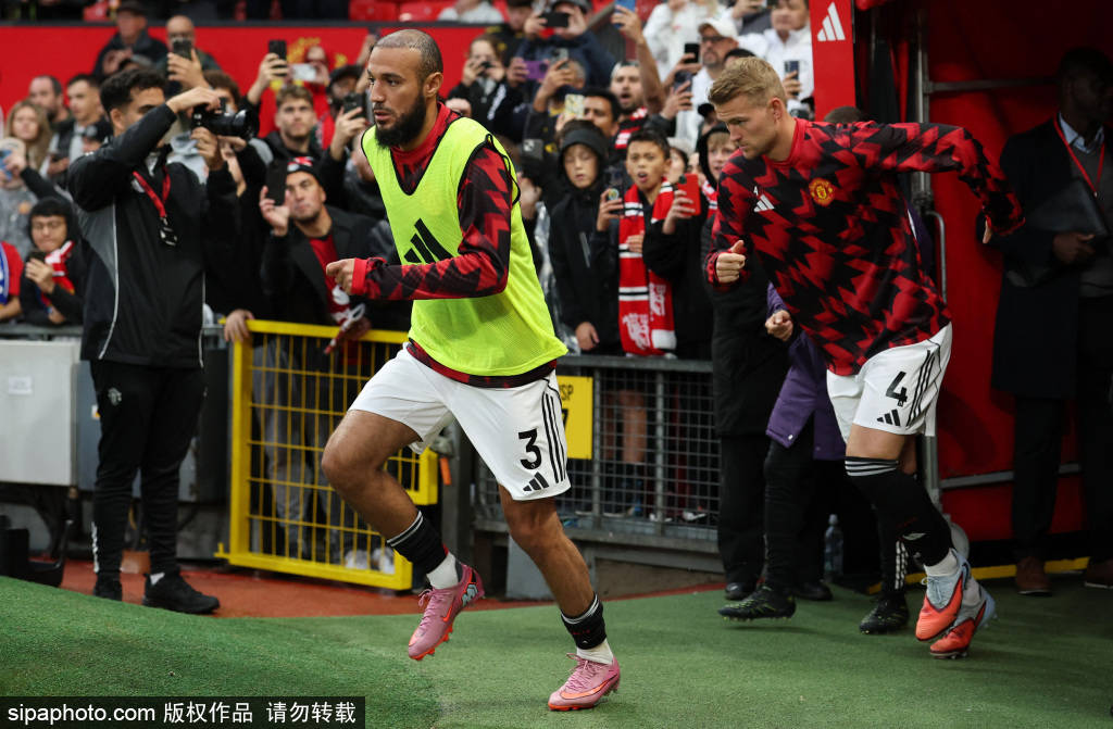 皇冠信用盘申请
_小雷:或许拉爵的言论改变皇冠信用盘申请
了更衣室 姆伯莫+库尼亚配得上曼联球衣