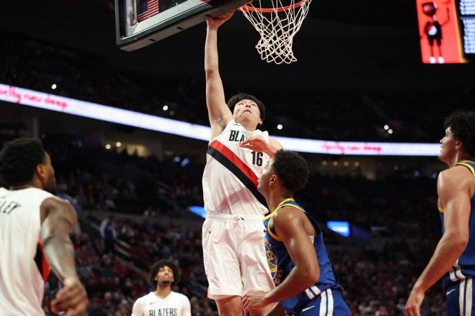 皇冠信用网登2代理
_斯帅:暂时不会考虑增加杨瀚森场上时间 皇冠信用网登2代理
他还没适应NBA节奏