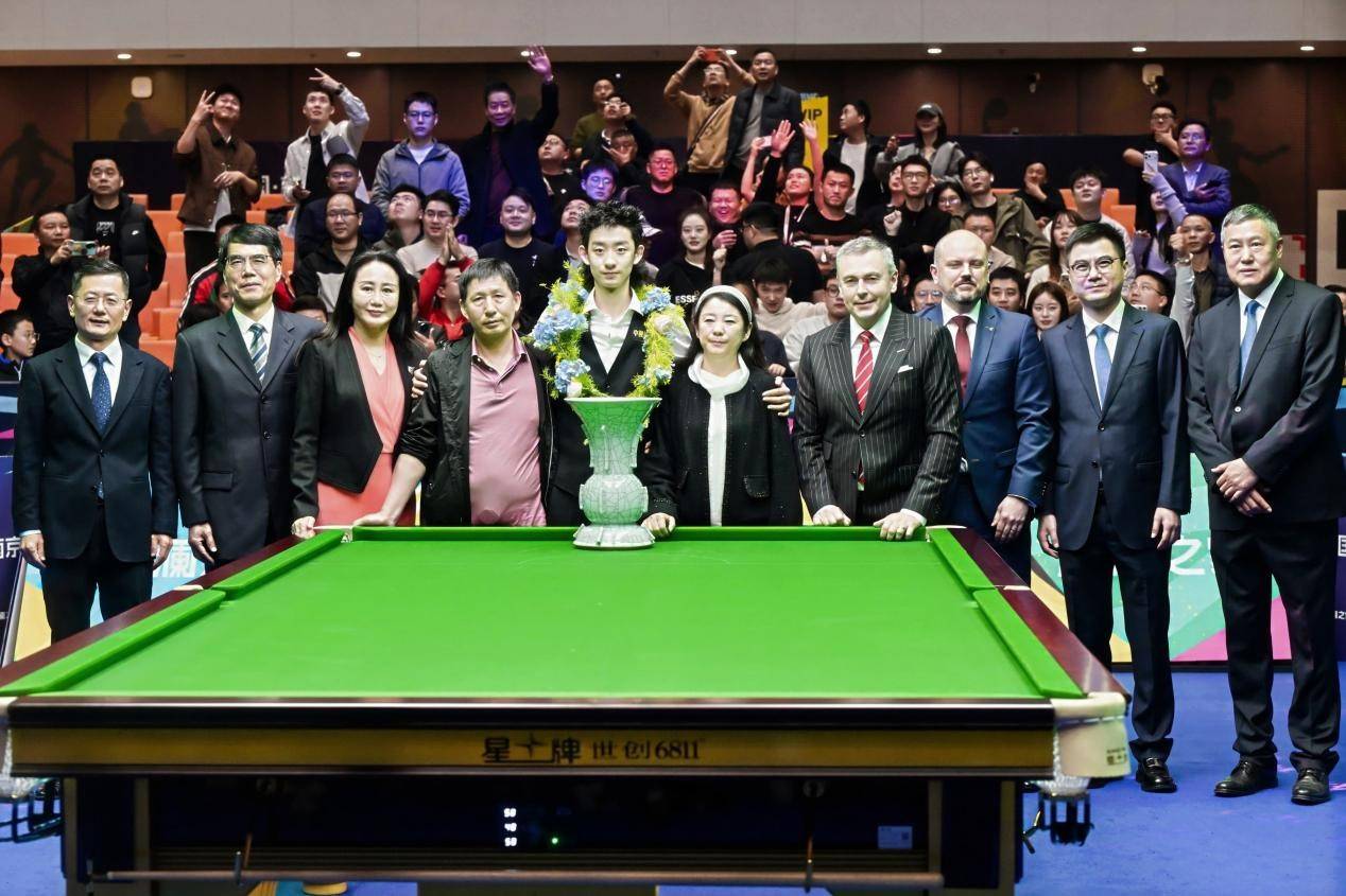 皇冠信用網如何开户
_斯诺克国锦赛新王加冕 中国小将吴宜泽南京登顶夺生涯首冠