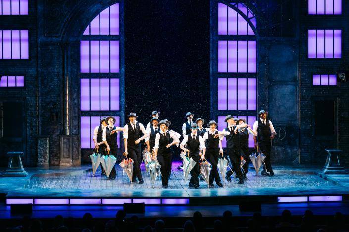 体育皇冠信用網
_每场演出要用6吨温水体育皇冠信用網
,原版音乐剧《雨中曲》将在成都上演