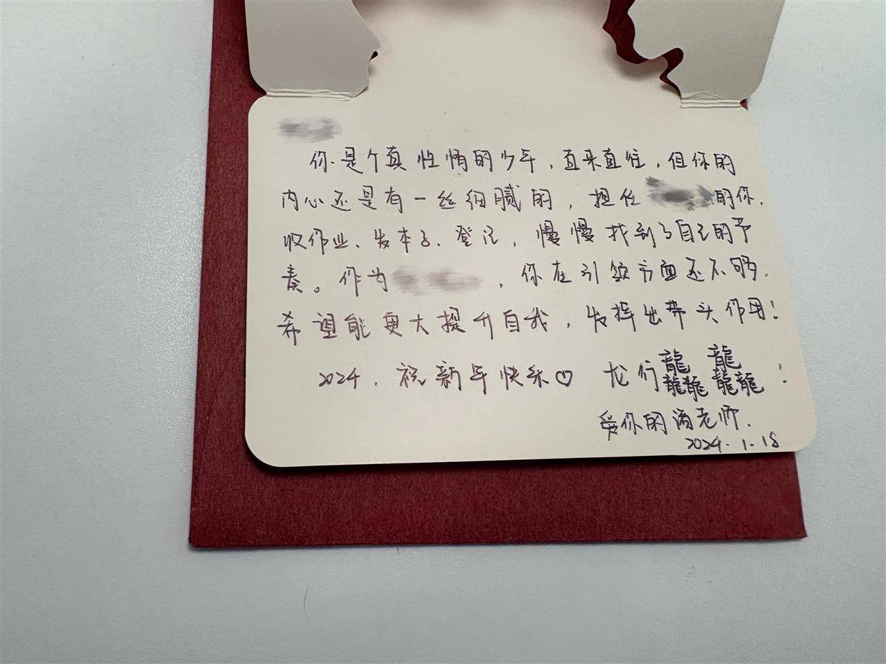 佛得角足球
_上海一31岁女教师因病去世佛得角足球
，重病时仍在安慰他人，学生：她会给我们分吃的，亲自把贺卡送到家里