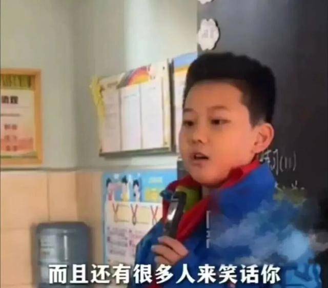 皇冠信用平台出租出售
_校服被写侮辱性文字皇冠信用平台出租出售
，9岁男孩勇敢发声！全网点赞