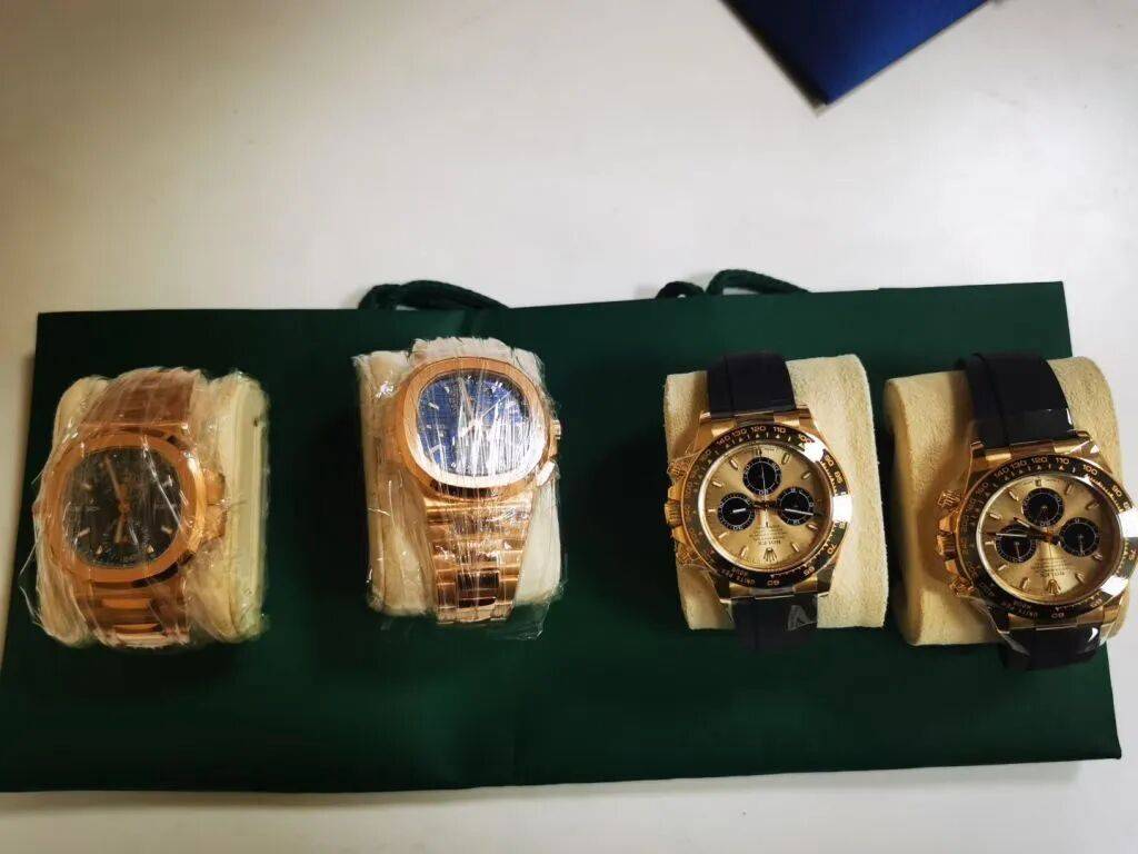 皇冠信用最新地址
_轻信“军官男友”皇冠信用最新地址
,女子先后寄出460万元的名表