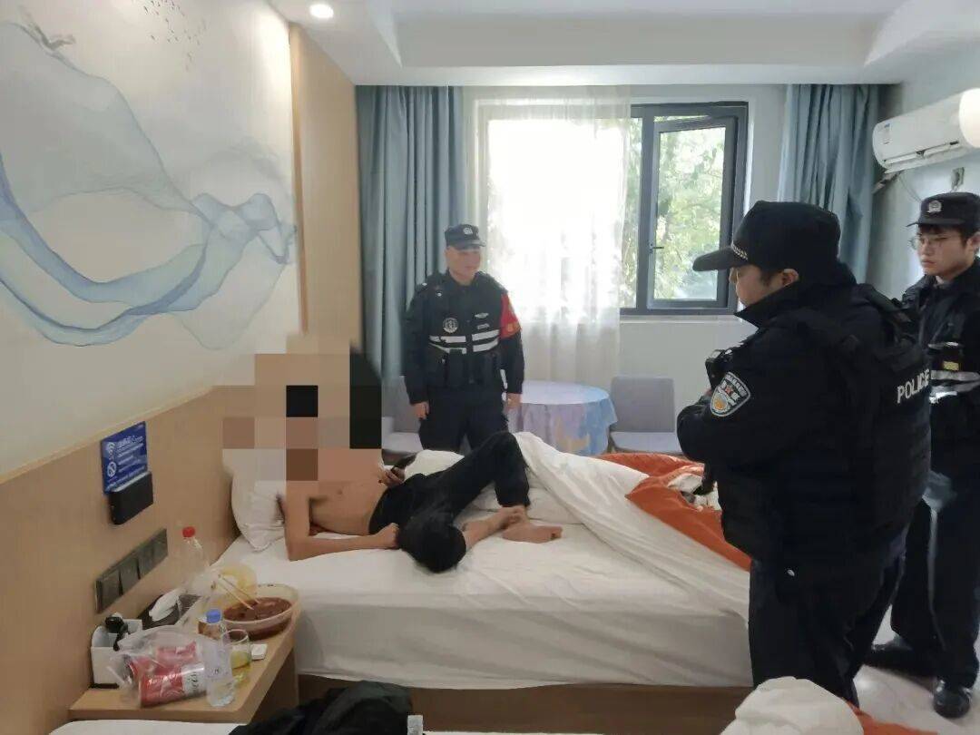 皇冠信用网怎么注册
_满身酒气、恶意报警皇冠信用网怎么注册
！拘！