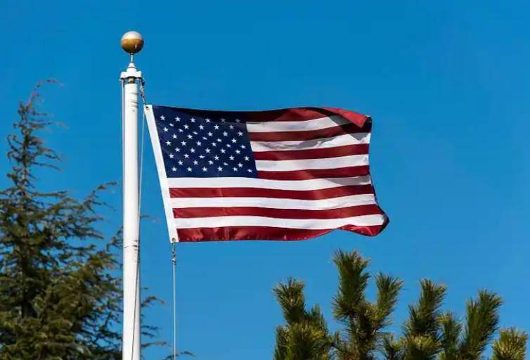 正版皇冠信用网代理_新加坡总理黄循财表态：绝不让中国从这个国家多拿走一片芯片