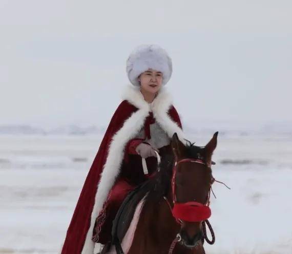 皇冠b盘_官方证实：贺娇龙去世皇冠b盘，年仅47岁