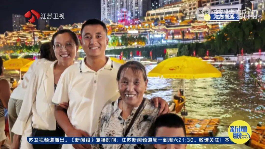 世界杯足球平台代理_南通男子带64岁妈妈餐厅过生日世界杯足球平台代理，全场路人超配合齐喊三声“生日快乐”！网友百万点赞：隔着屏幕也想给阿姨送祝福