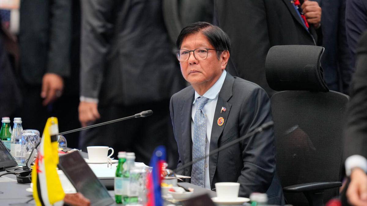 皇冠信用网代理申请_菲律宾宣布在黄岩岛军演70天皇冠信用网代理申请，政府出现变天征兆，杜特尔特亲孙子低调来华！